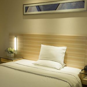 Comfort Queen Room